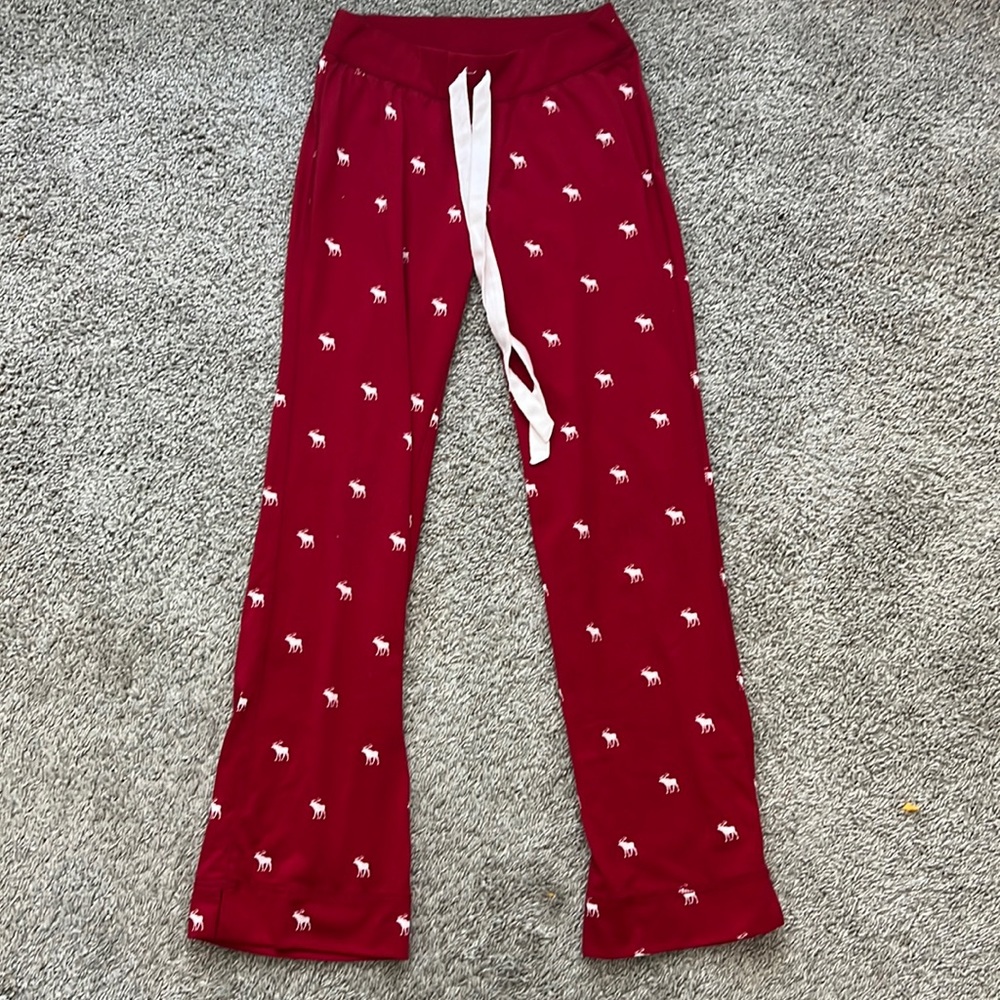 Kids XL but fit like a XS adult